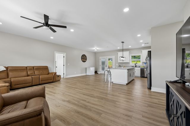 4353 New Harmony Rd, Hartsville, TN 37074