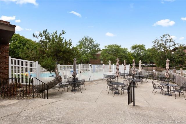 5202 Midlothian Turnpike 107, Crestwood, IL 60418