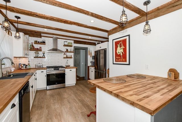 586-A Front Street, Marion, MA 02738