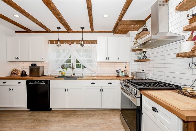 586-A Front Street, Marion, MA 02738