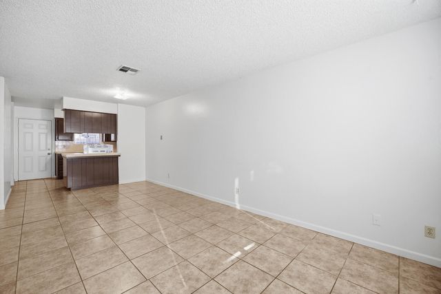 2532 W Chestnut Court, Visalia, CA 93277