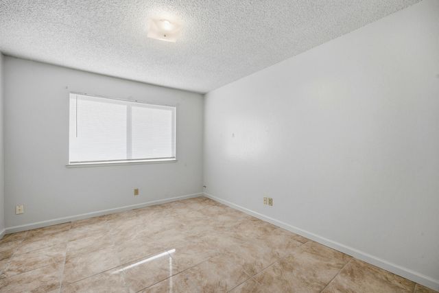 2532 W Chestnut Court, Visalia, CA 93277