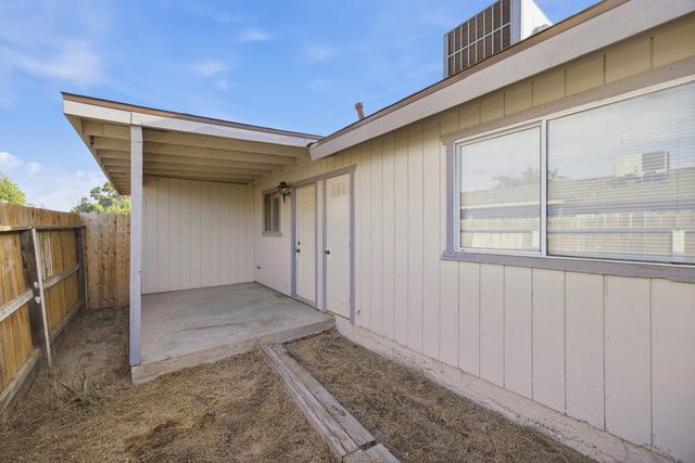 2532 W Chestnut Court, Visalia, CA 93277