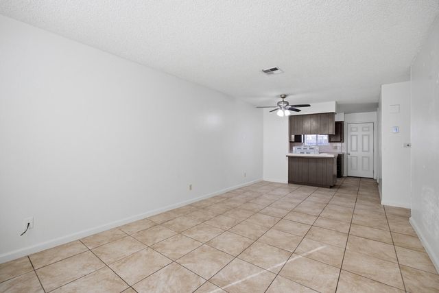 2532 W Chestnut Court, Visalia, CA 93277