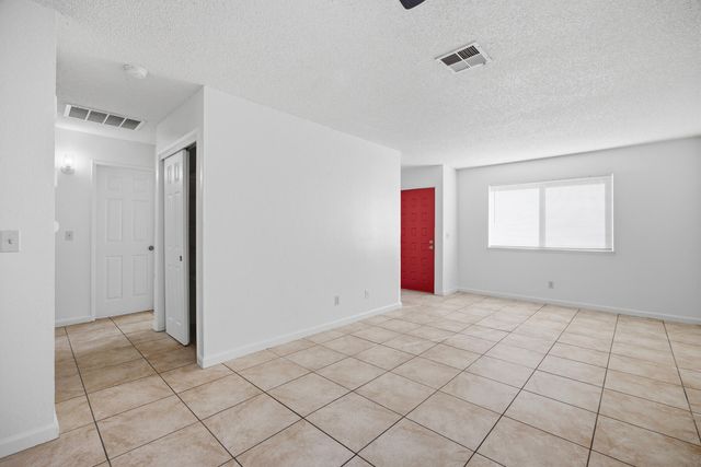 2532 W Chestnut Court, Visalia, CA 93277