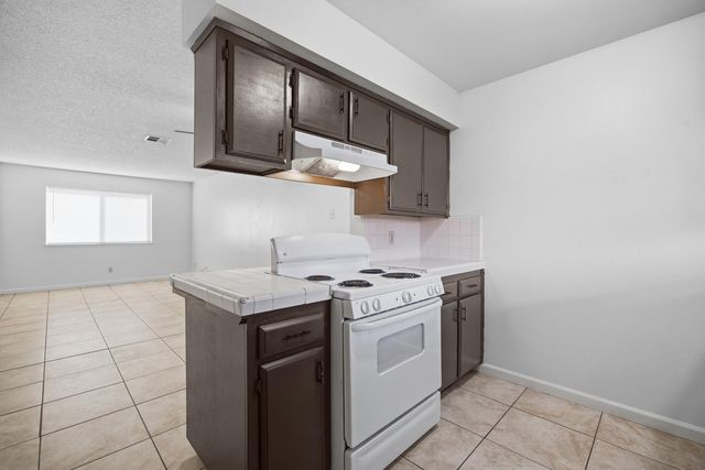 2532 W Chestnut Court, Visalia, CA 93277