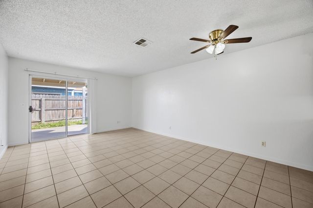 2532 W Chestnut Court, Visalia, CA 93277