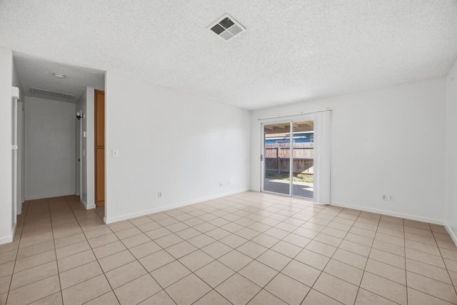 2532 W Chestnut Court, Visalia, CA 93277