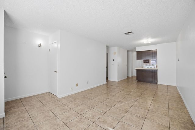 2532 W Chestnut Court, Visalia, CA 93277