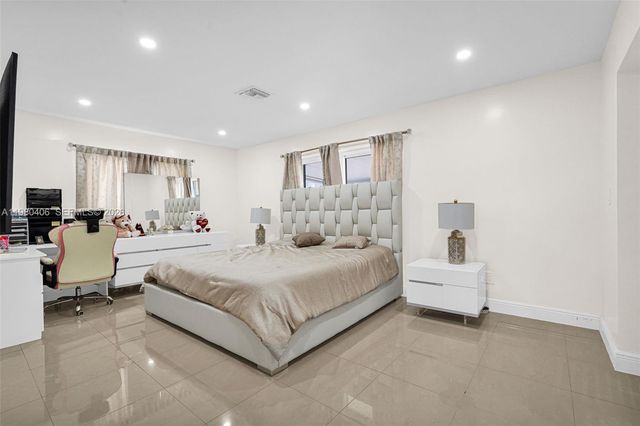 10715 SW 168th Ter, Miami, FL 33157