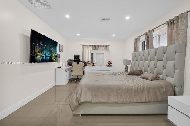 10715 SW 168th Ter, Miami, FL 33157