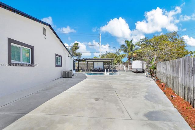 10715 SW 168th Ter, Miami, FL 33157