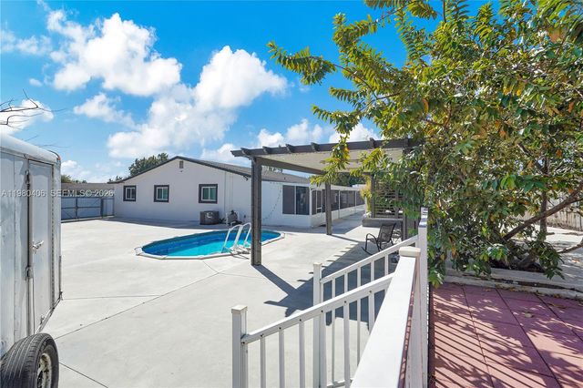 10715 SW 168th Ter, Miami, FL 33157