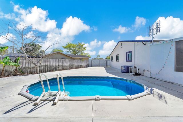 10715 SW 168th Ter, Miami, FL 33157