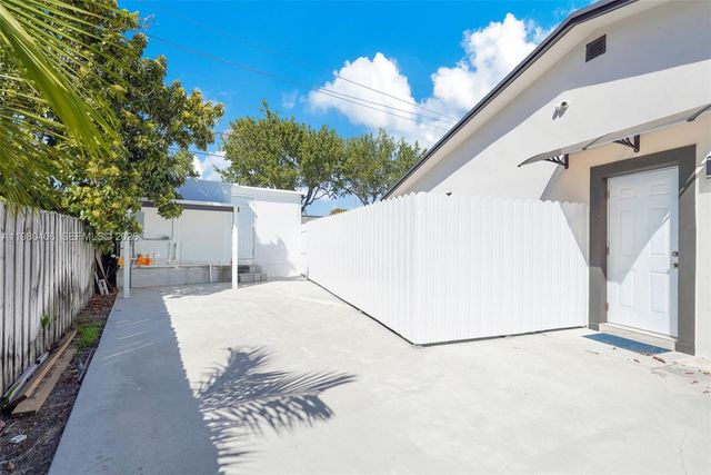 10715 SW 168th Ter, Miami, FL 33157