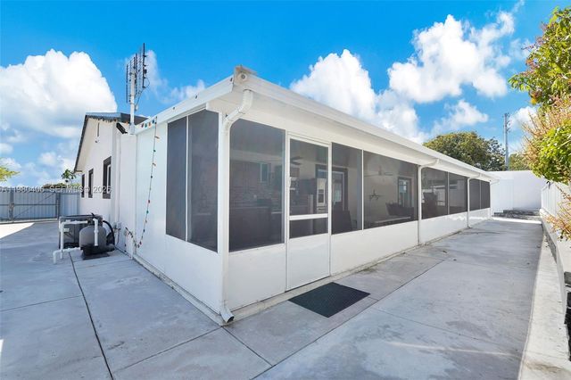 10715 SW 168th Ter, Miami, FL 33157