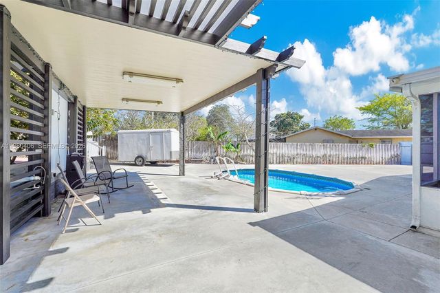 10715 SW 168th Ter, Miami, FL 33157