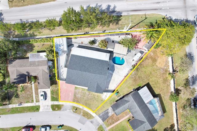 10715 SW 168th Ter, Miami, FL 33157