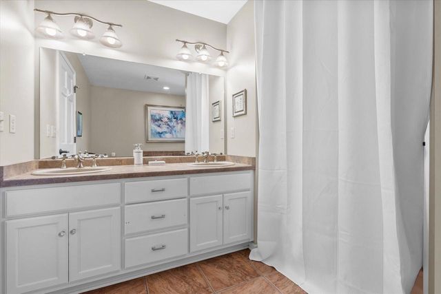 2088 Lower Ridge ROAD, Port Washington, WI 53074