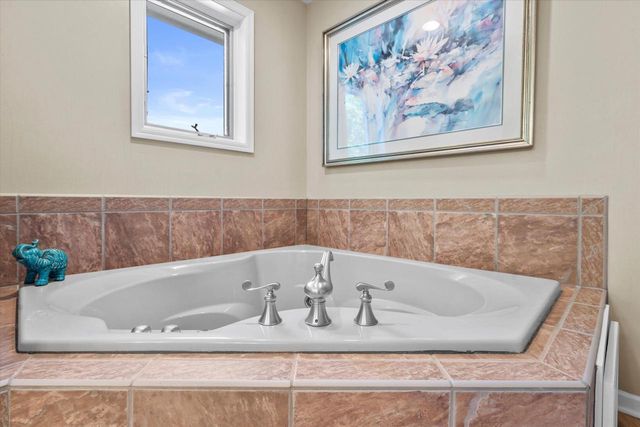 2088 Lower Ridge ROAD, Port Washington, WI 53074