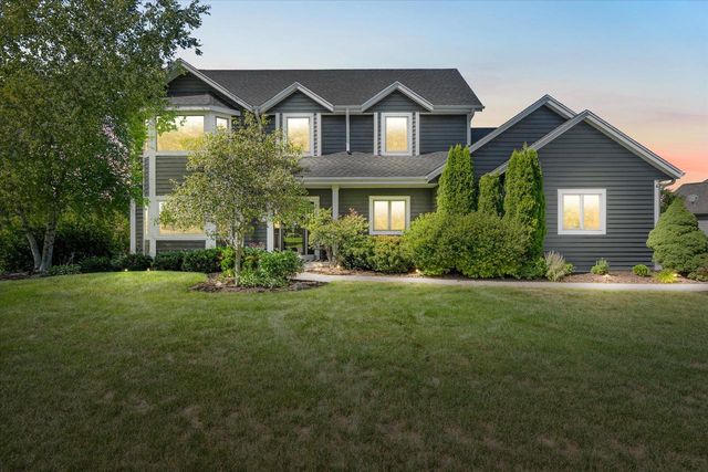 2088 Lower Ridge ROAD, Port Washington, WI 53074