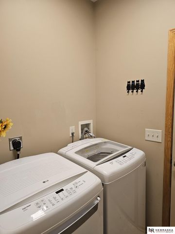 7814 Phares Drive, Lincoln, NE 68516