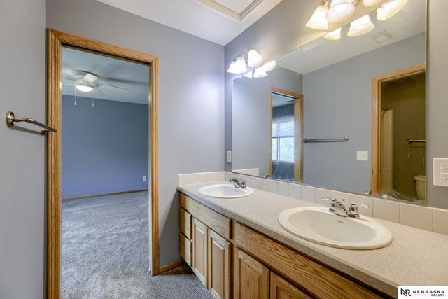 7814 Phares Drive, Lincoln, NE 68516