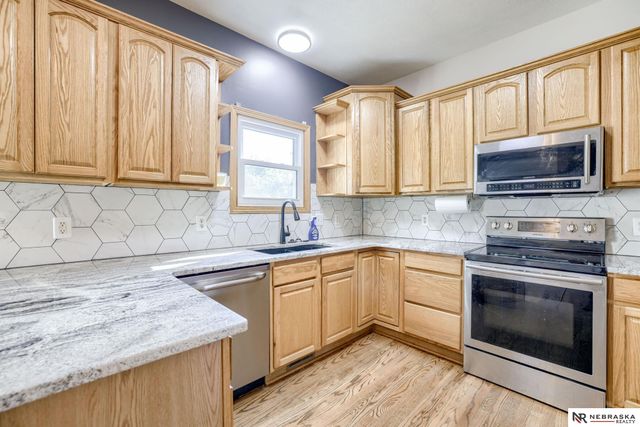 7814 Phares Drive, Lincoln, NE 68516