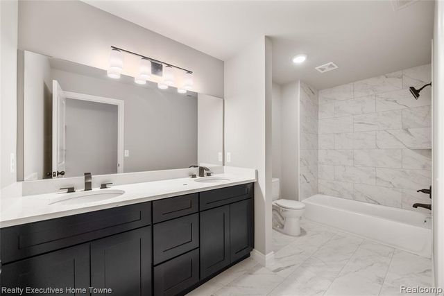 50733 Mistwood Drive, Macomb, MI 48042