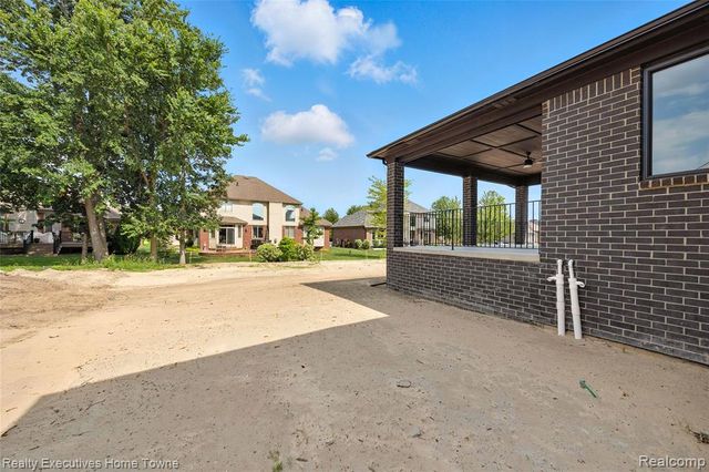 50733 Mistwood Drive, Macomb, MI 48042