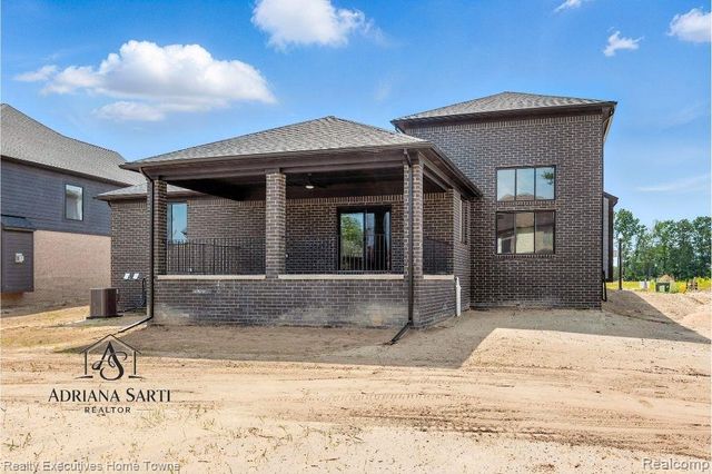 50733 Mistwood Drive, Macomb, MI 48042