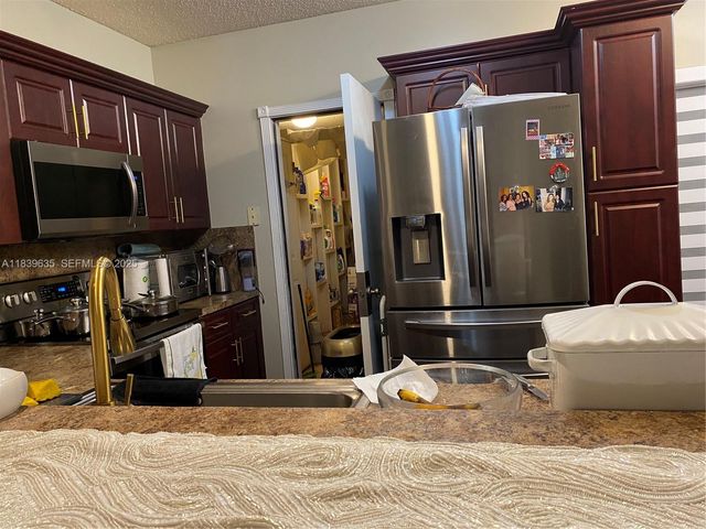 6006 Plum Place, Tamarac, FL 33321