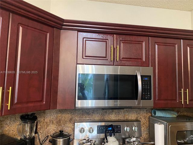 6006 Plum Place, Tamarac, FL 33321
