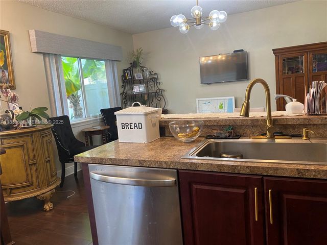 6006 Plum Place, Tamarac, FL 33321