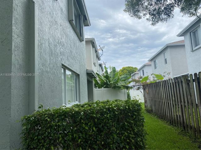 6006 Plum Place, Tamarac, FL 33321