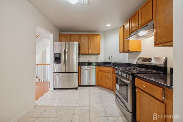 29 Harbor Bay Circle, Old Bridge, NJ 08879