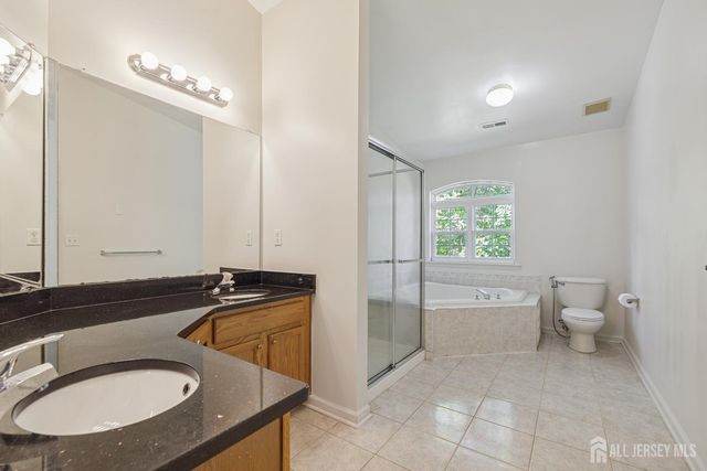 29 Harbor Bay Circle, Old Bridge, NJ 08879