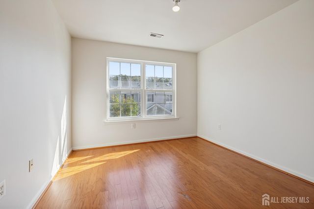 29 Harbor Bay Circle, Old Bridge, NJ 08879