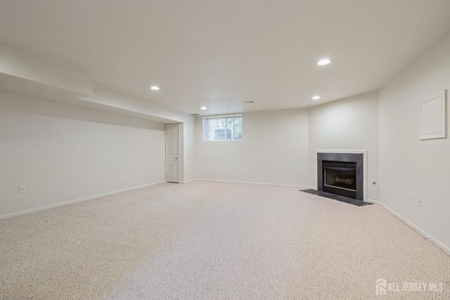 29 Harbor Bay Circle, Old Bridge, NJ 08879