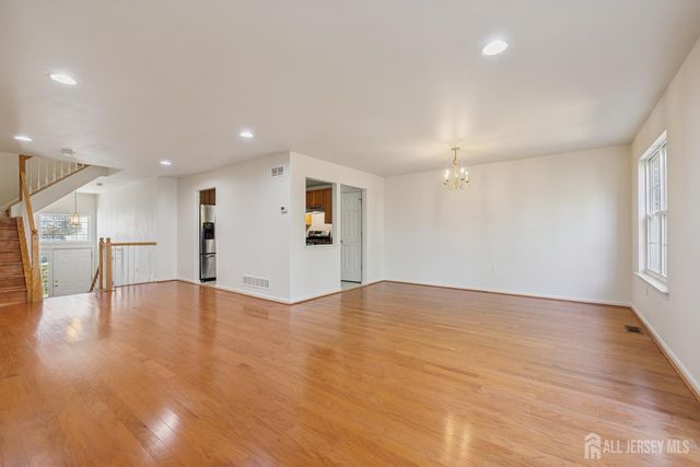 29 Harbor Bay Circle, Old Bridge, NJ 08879