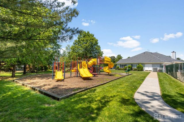 29 Harbor Bay Circle, Old Bridge, NJ 08879