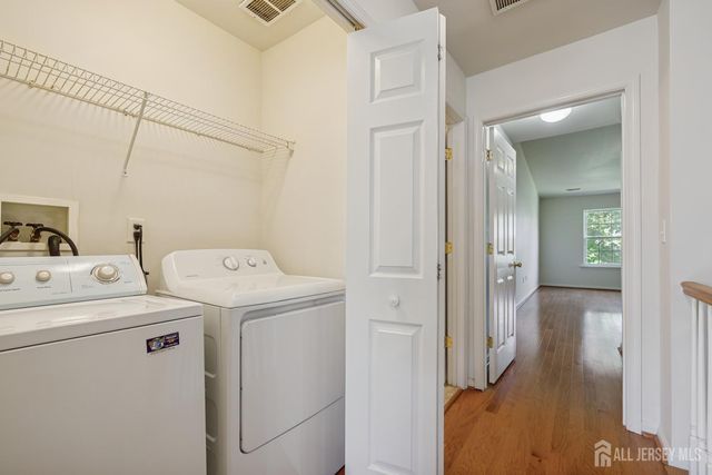 29 Harbor Bay Circle, Old Bridge, NJ 08879