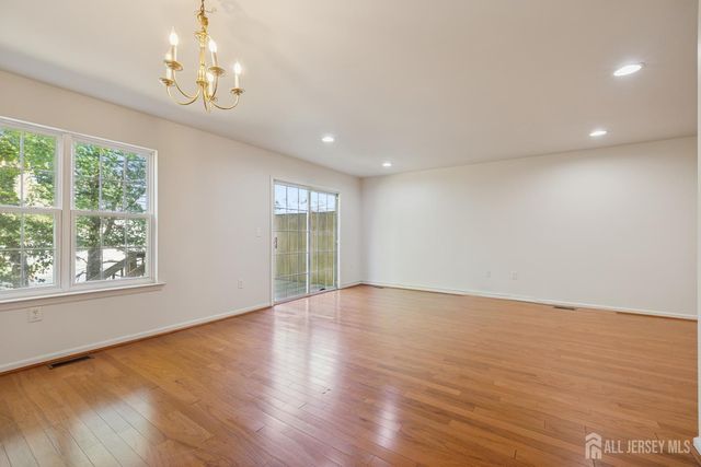 29 Harbor Bay Circle, Old Bridge, NJ 08879