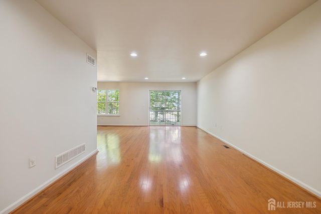 29 Harbor Bay Circle, Old Bridge, NJ 08879