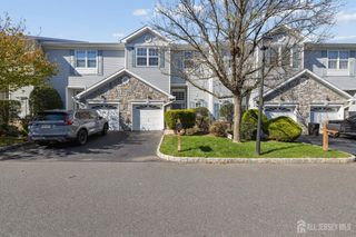 29 Harbor Bay Circle, Old Bridge, NJ 08879