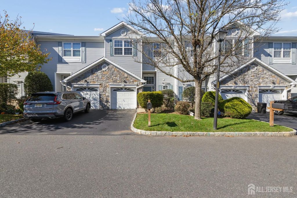 29 Harbor Bay Circle, Old Bridge, NJ 08879