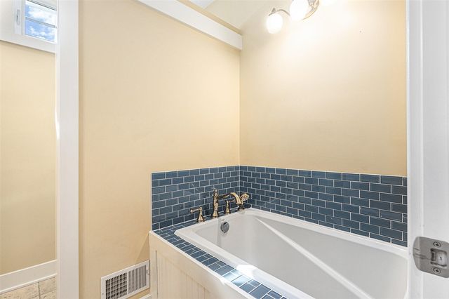 475 Lakeshore Drive, South Haven, MI 49090