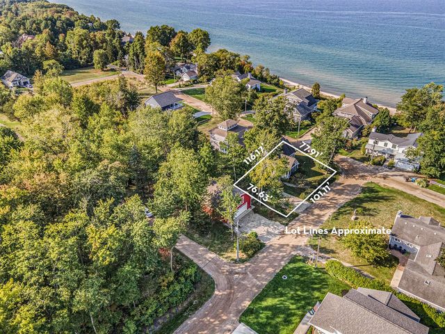 475 Lakeshore Drive, South Haven, MI 49090