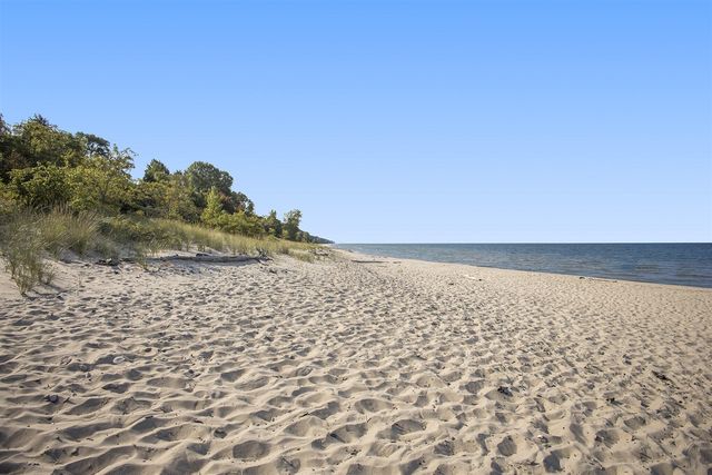 475 Lakeshore Drive, South Haven, MI 49090