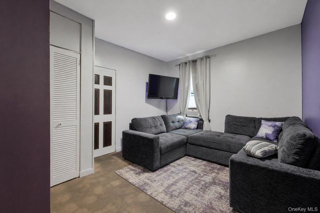 918 E 216th Street, Bronx, NY 10469